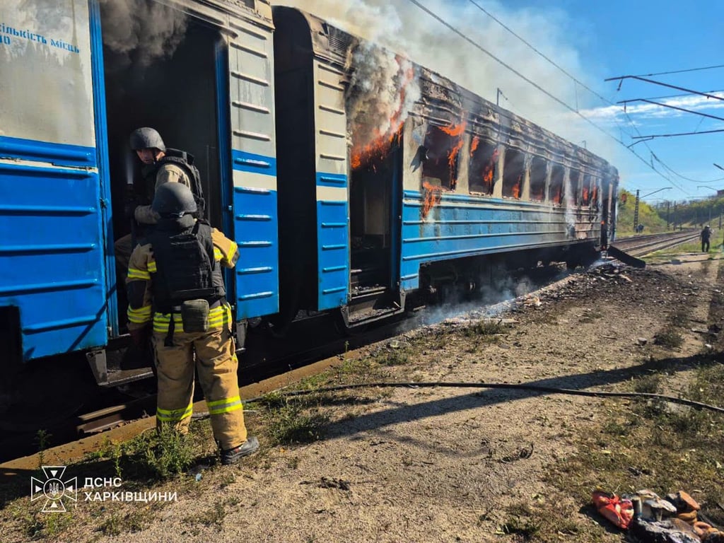 Пошкоджений російським дроном електропотяг на Харківщині
