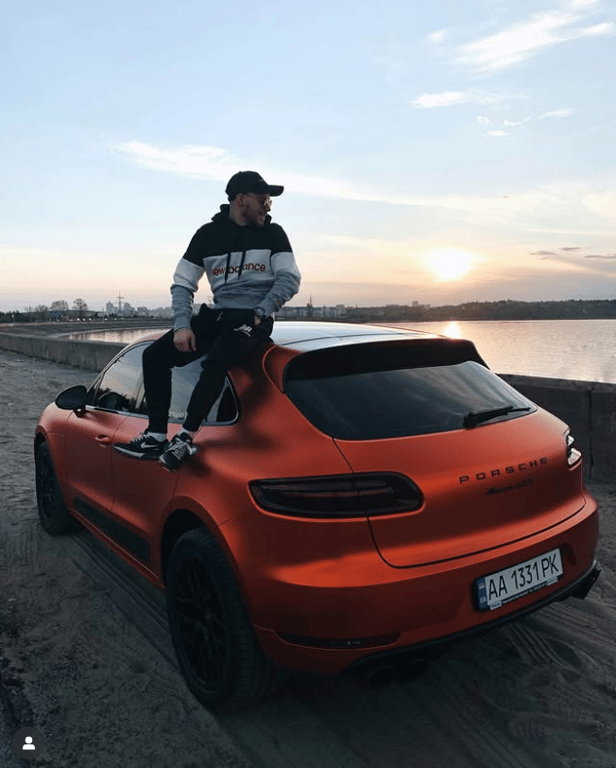 Олег Верняєв