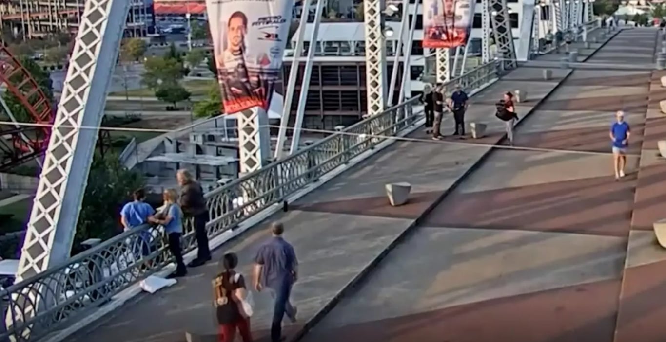 Джон Бон Джові під час зйомок кліпу врятував жінку від самогубства - фото 1