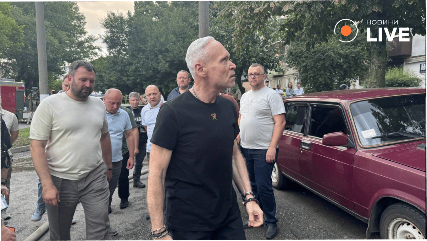 Росія вдруге вдарила по вже відновленому будинку в Харкові: п’ятеро людей постраждали - фото 1