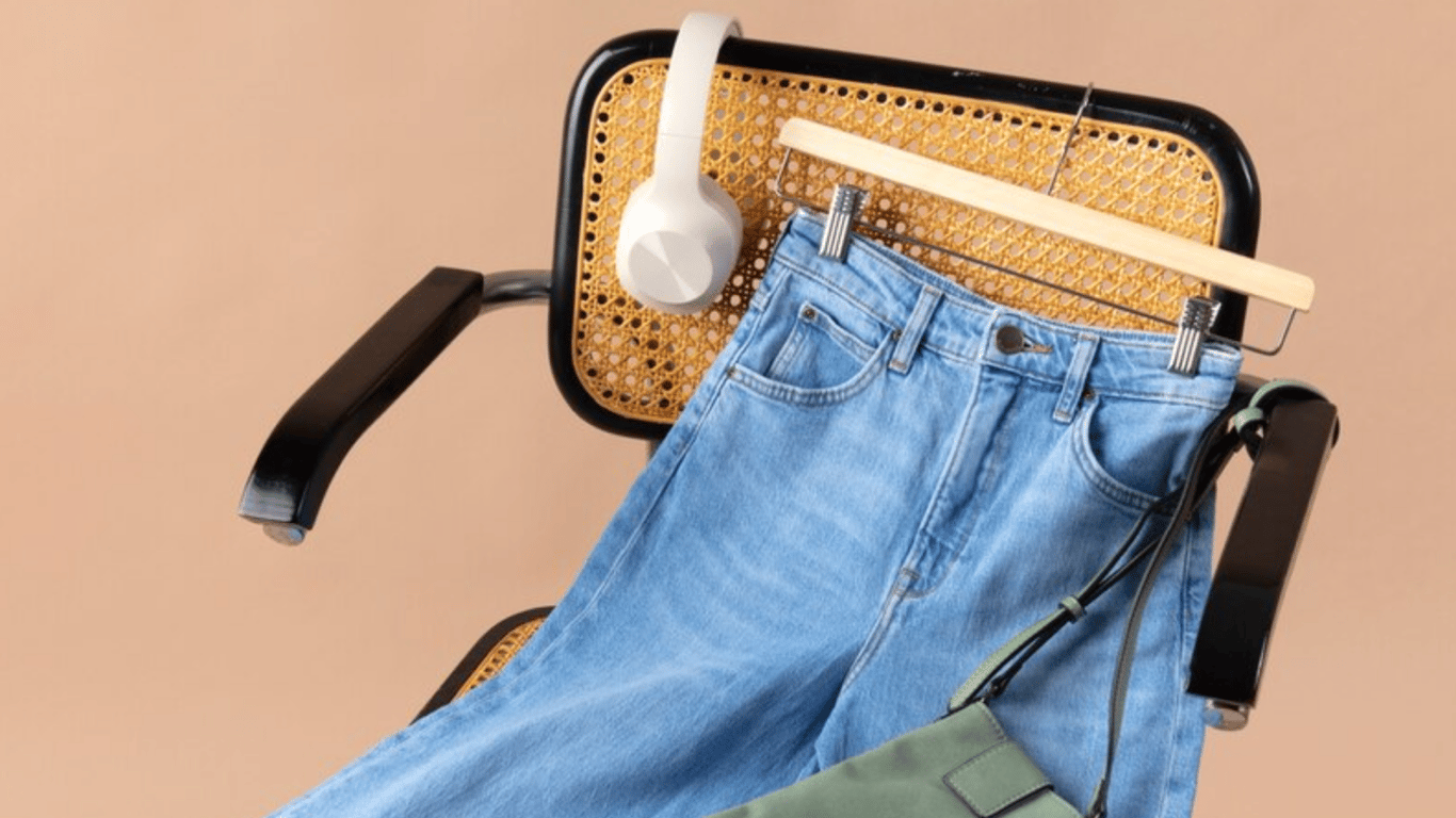 Jeans from the 90s — How to style this must-have pair in Spring 2025