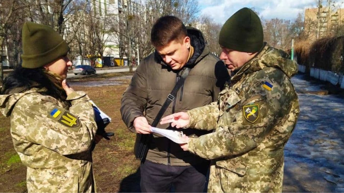 Вручення повістки 2025 — що робити військовозобов'язаному, щоб уникнути проблем