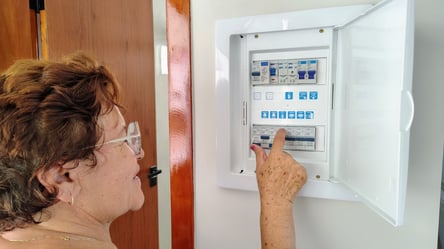 Тариф на світло в Україні: що буде з цінами у жовтні та хто зможе економити - 290x160