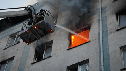 В Одесі горів житловий будинок — фотографії наслідків - 285x160