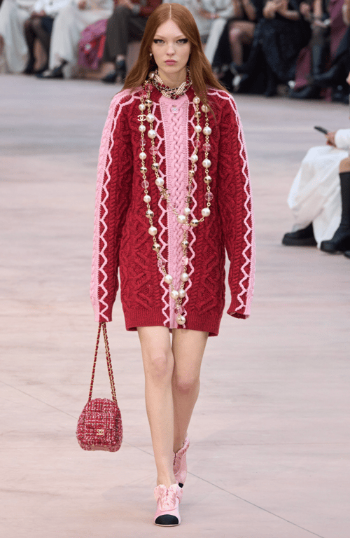 Светр може стати сукнею в образі