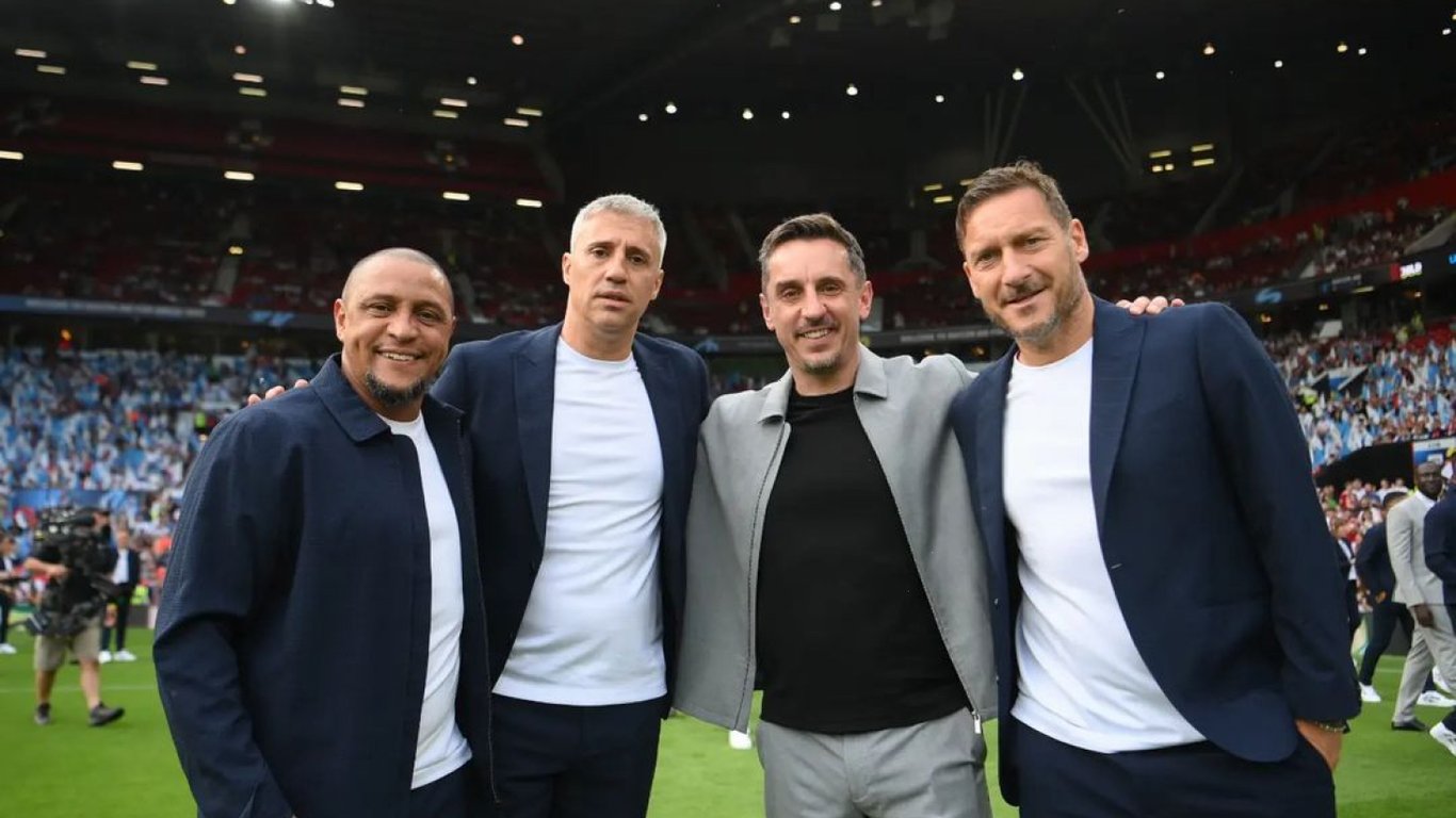 Тотті, Невілл, Роберто Карлос та Креспо