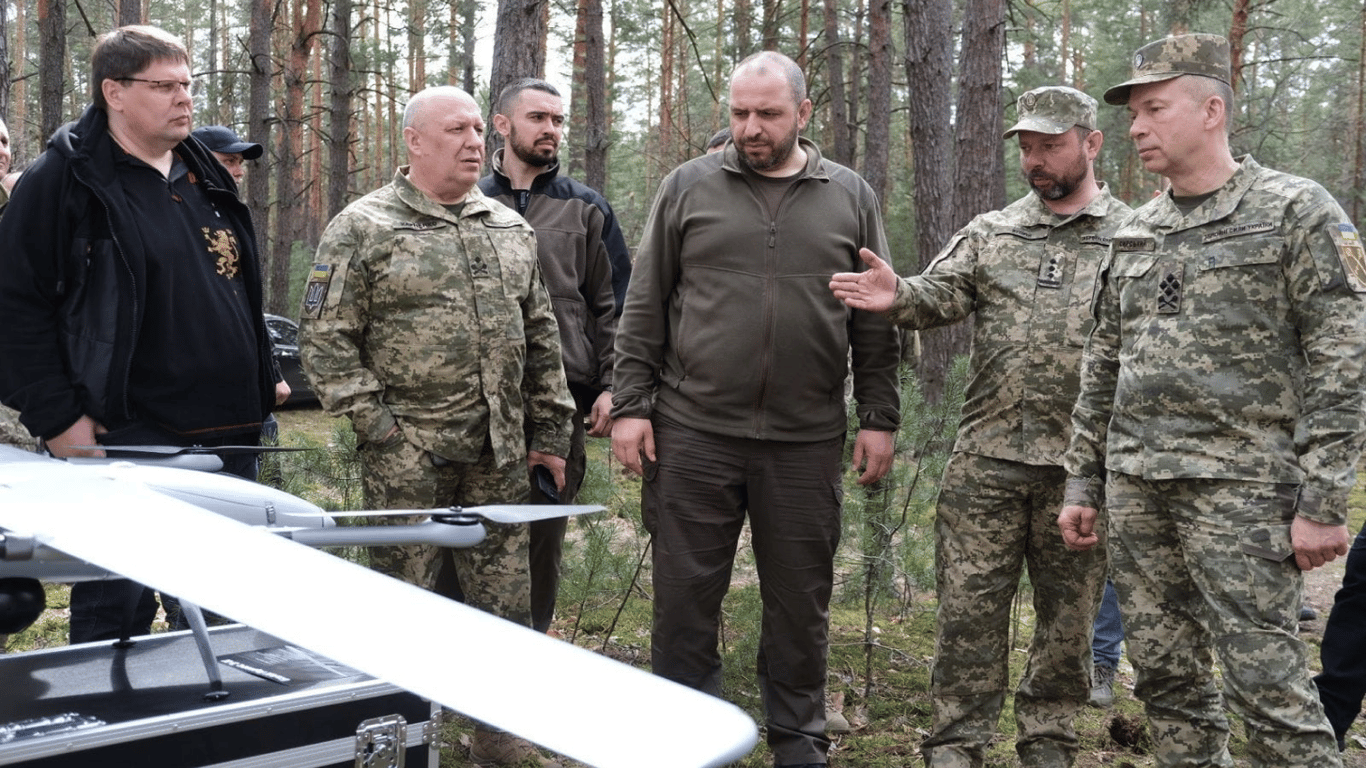Сирський та Умєров випробували нові зразки української техніки на фронті