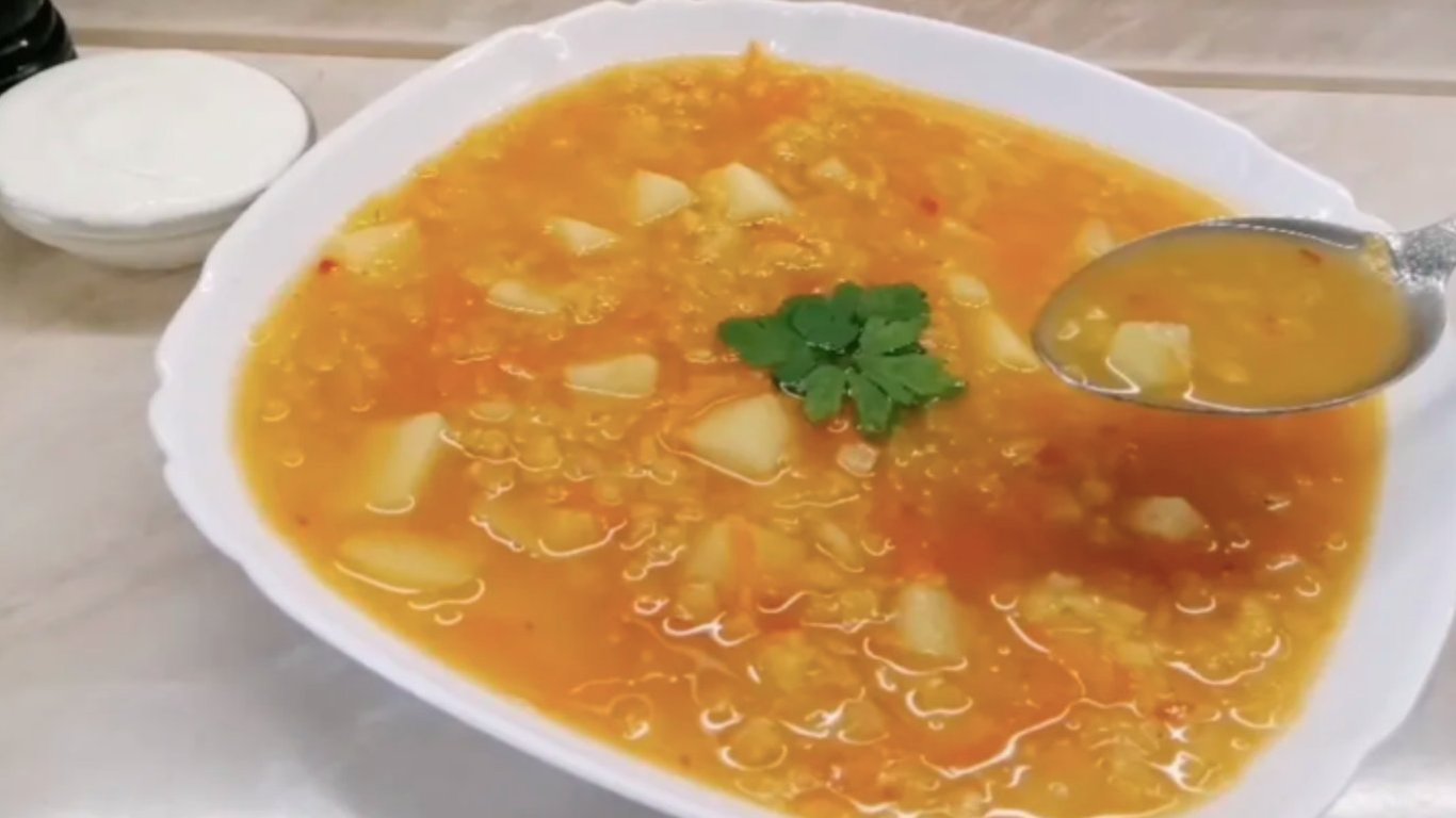 Легкий суп после праздников за 20 минут: понадобится чечевица