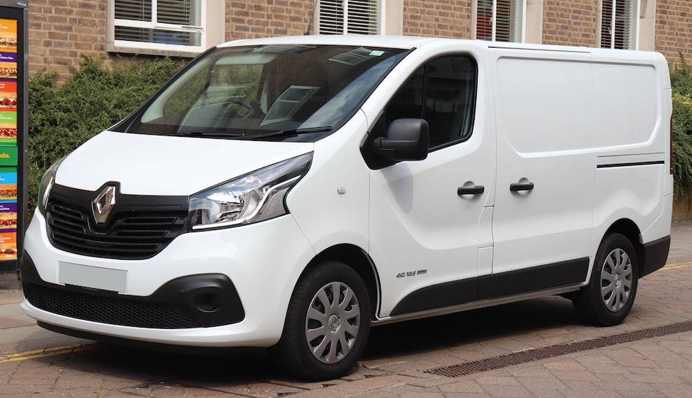 Вживаний Renault Trafic на паркувальному майданчику