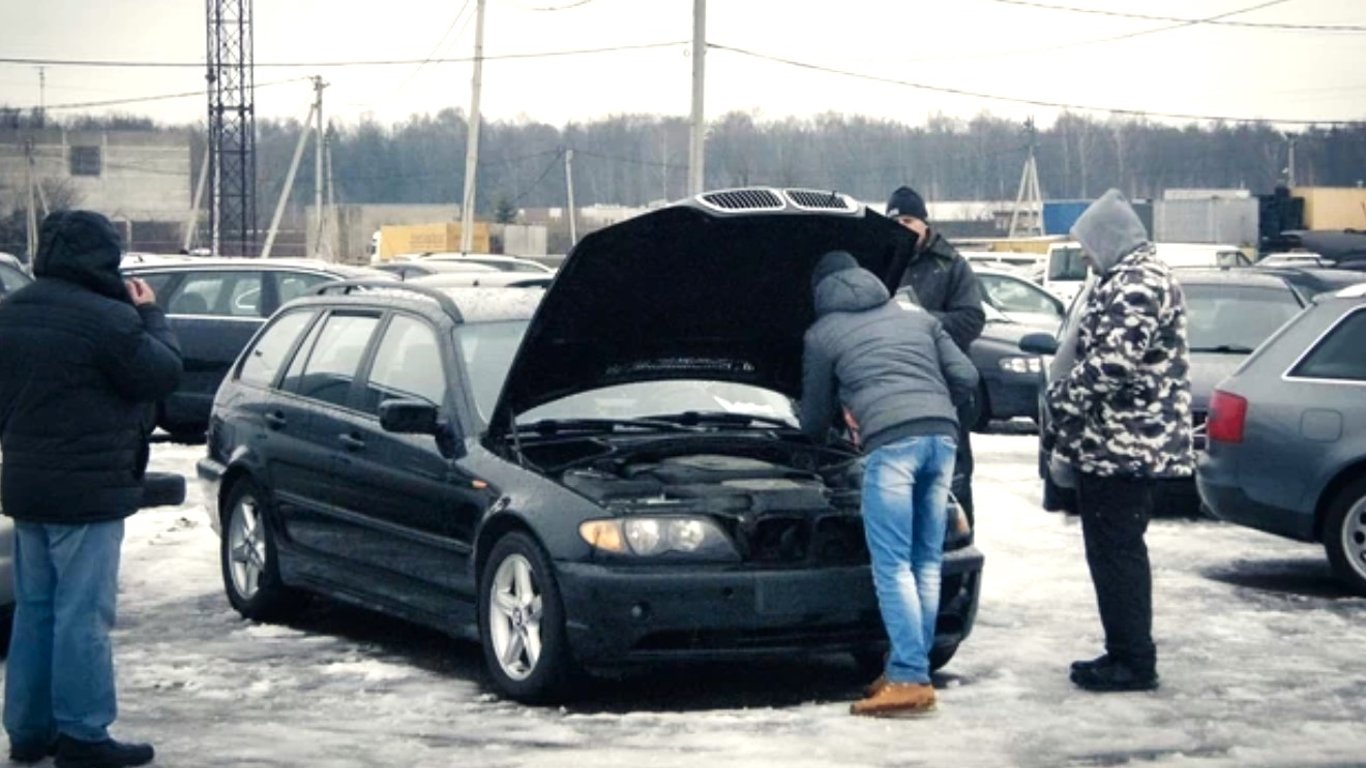 Подержанные автомобили в Украине: сколько должны работать украинцы, чтобы их купить