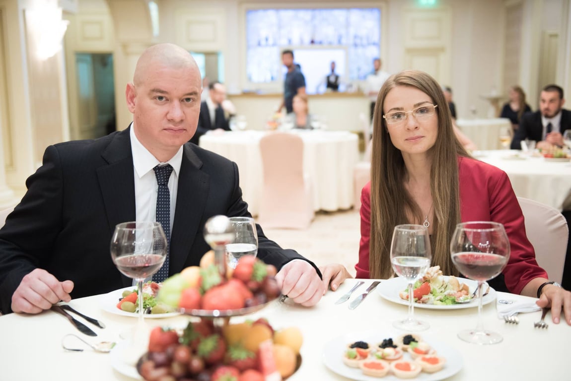 Ольга Жуковцова и Евгений Кошевой в сериале "Слуга народа"