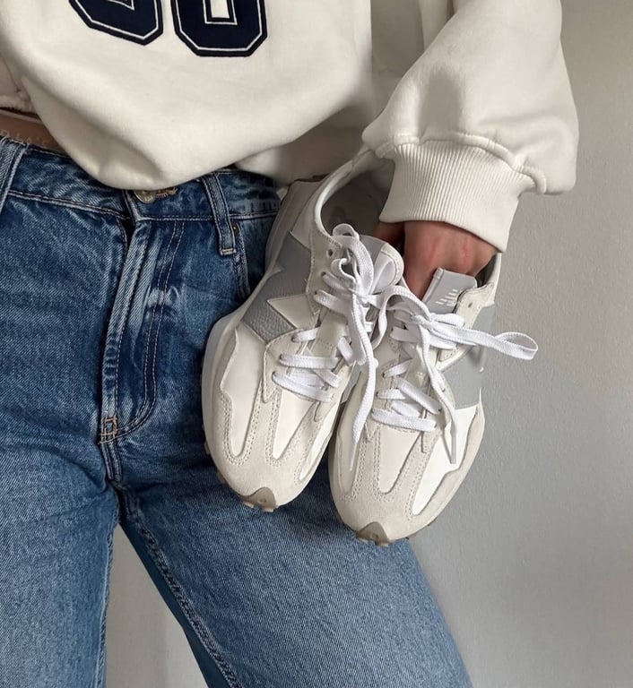 Модель кросівок в стилі 70-х, але в оновленому вигляді