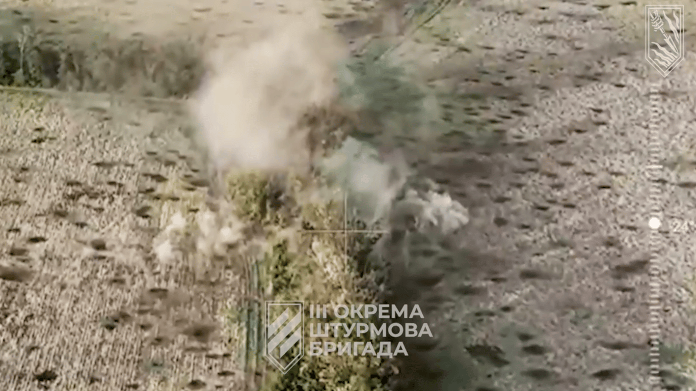 Третя штурмова показала відео знищення спостережного пункту та базування росіян