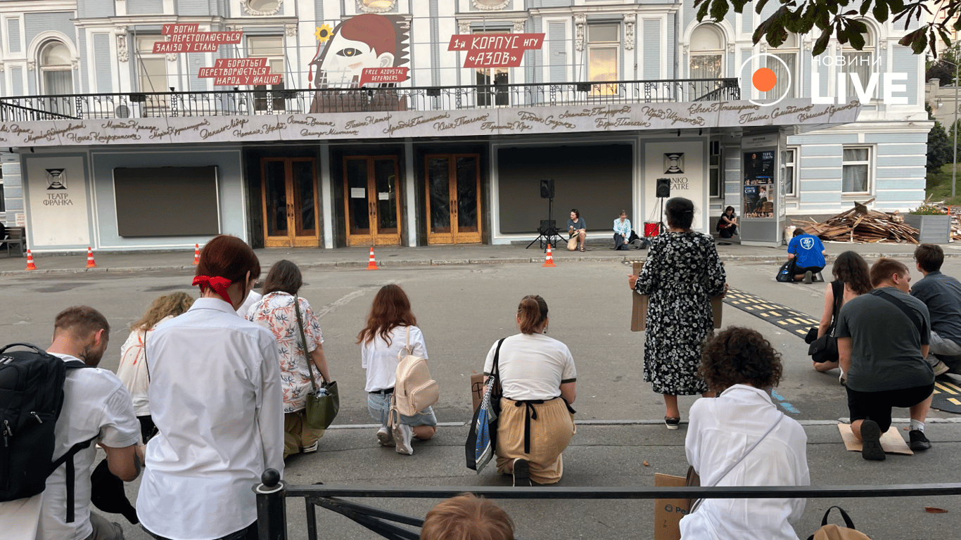 Требуют диалога с властью и жгут дымовые шашки: 23-й день протестов против отставки Федорова - фото 2