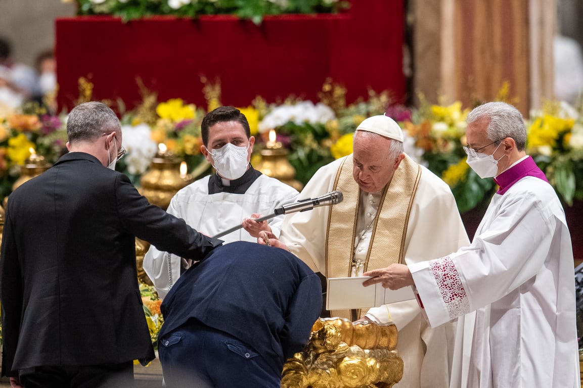 Папа Римський помер
