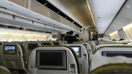 Які ряди в літаку краще уникати — поради стюардеси - 285x160