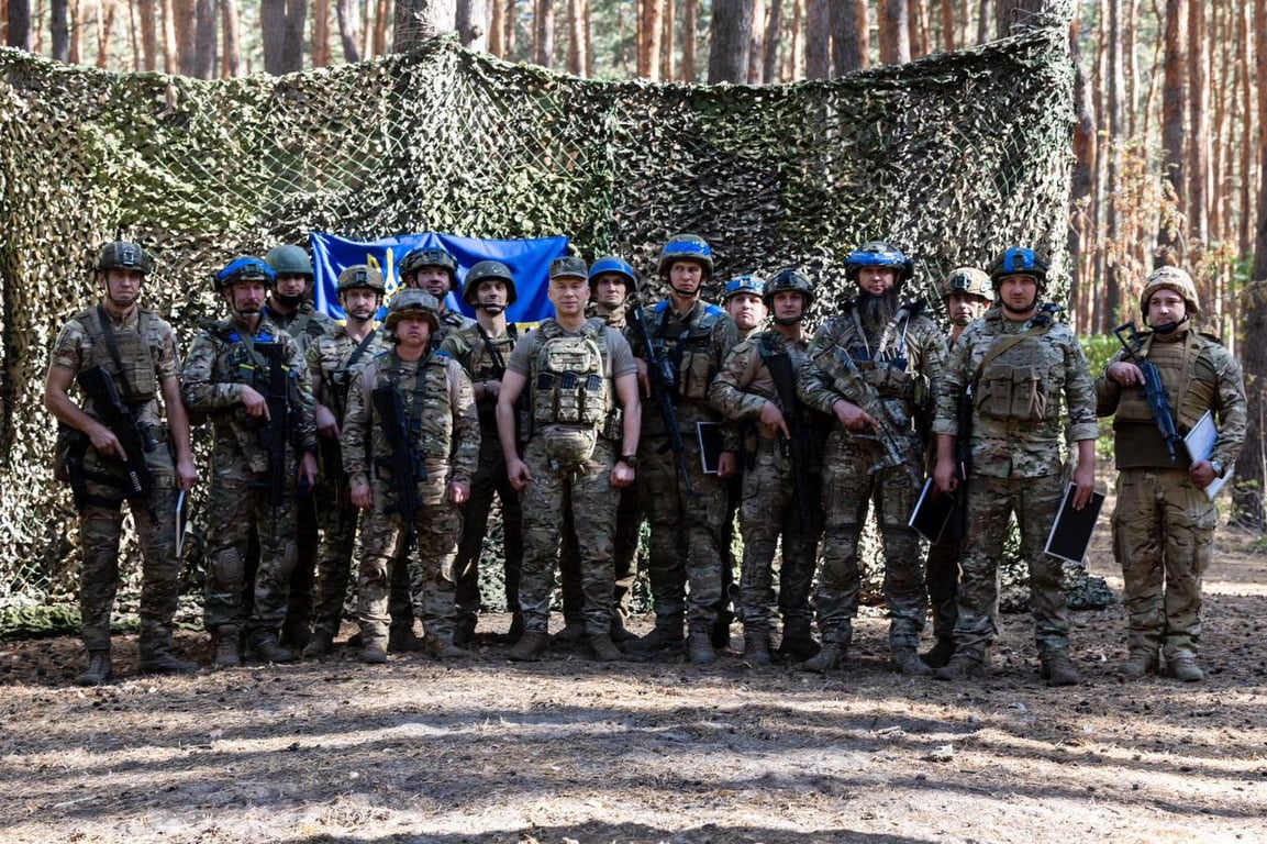 Головнокомандувач ЗСУ Олександр Сирський та воїни Військової служби правопорядку