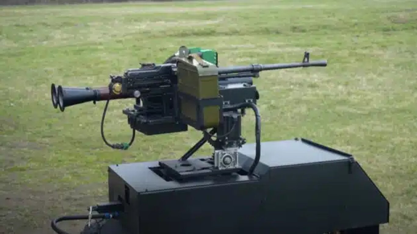 Управляется дистанционно: украинские изобретатели создали боевого робота с пулеметом и тепловизором