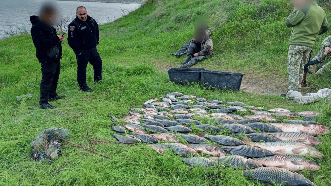 Наловили риби на сотні тисяч — на Одещині викрили браконьєрів