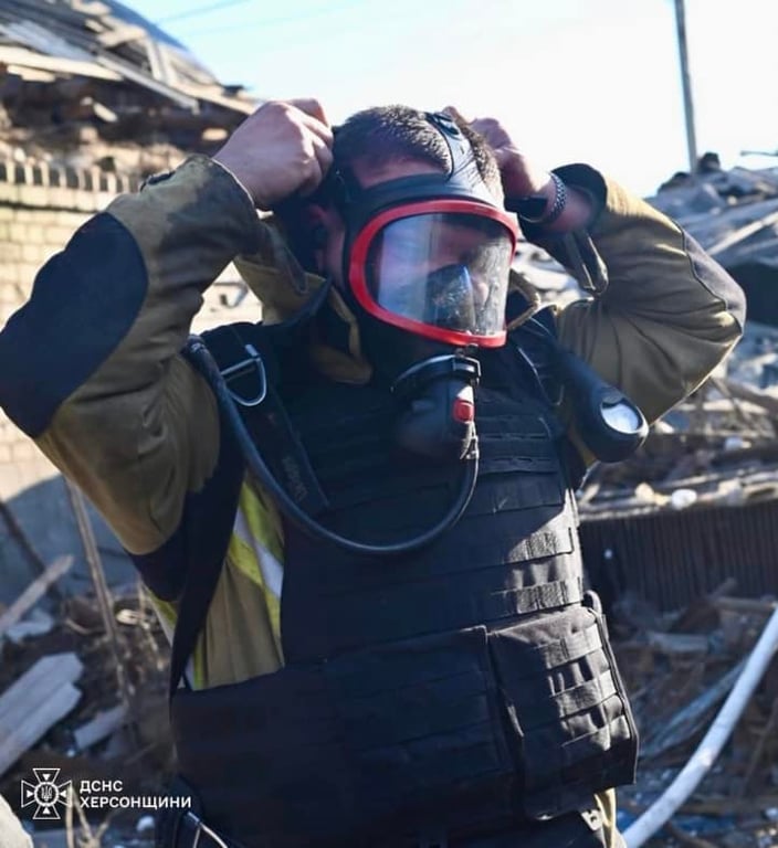 Спасатели тушат пожар. Фото: ГСЧС