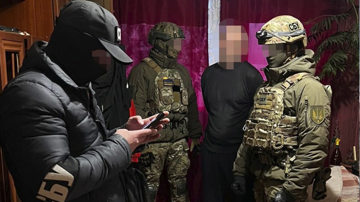 На Дніпропетровщині СБУ спіймала зрадника, який стежив за авіацією ЗСУ