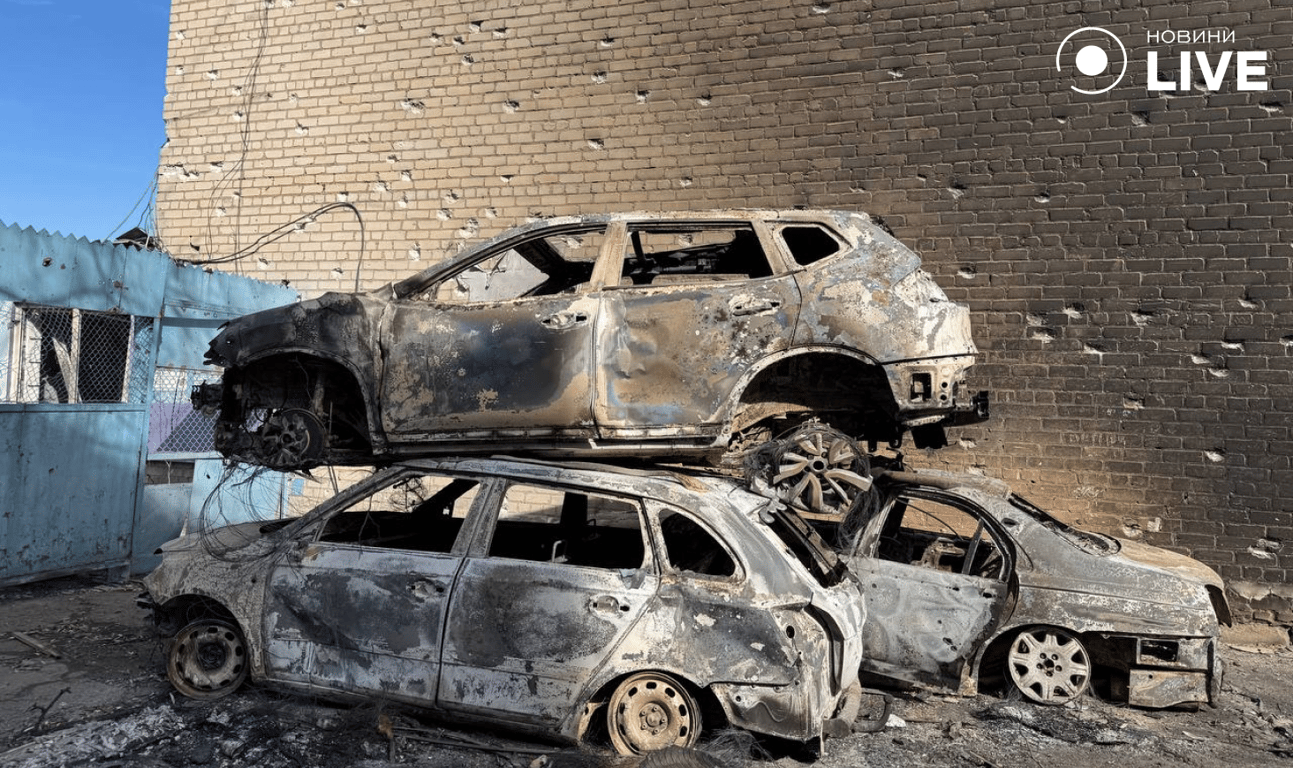 Пошкоджені багатоповерхівки після російського обстрілу Добропілля