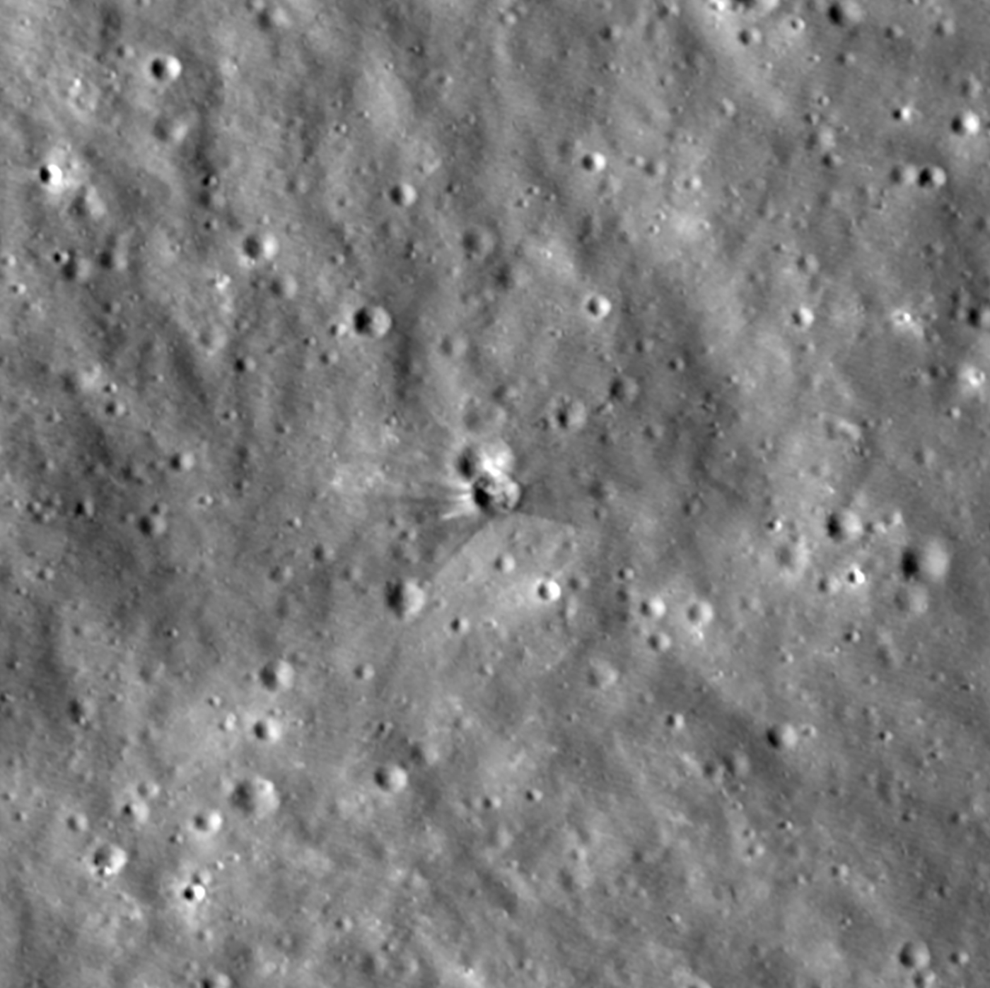 Кратер на Луне после падения ракеты SpaceX