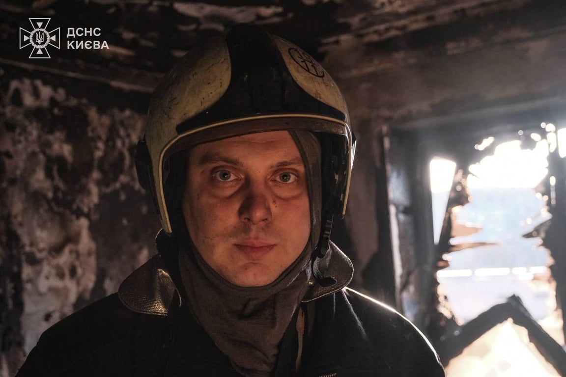 Рятувальник гасив власну квартиру в Києві