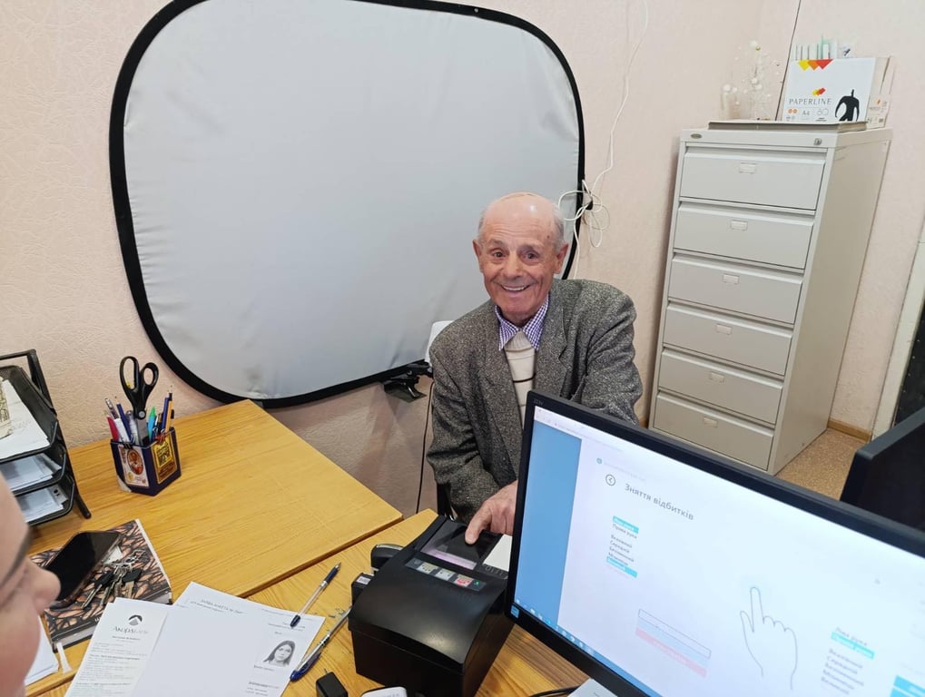 На Одещині чоловік у 91 рік вперше отримав ID-картку - фото 2