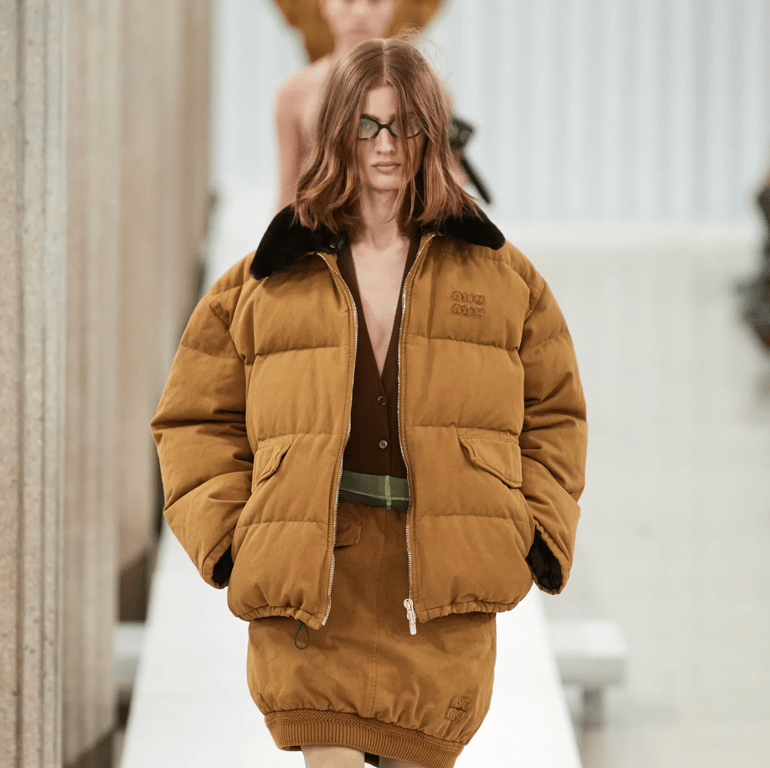 Стильний пуховик від Miu Miu дуже практичний