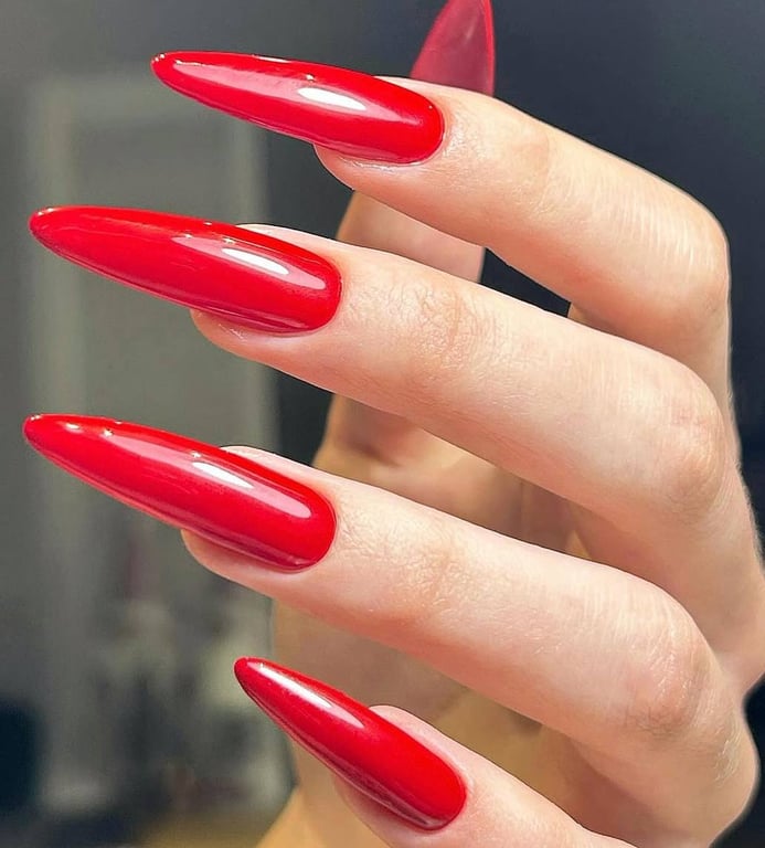 Форма стилето в манікюрі знову викликала обговорення