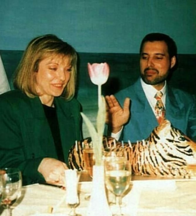 Наречена лідера гурту Queen Мері Остін отримує прибуток з пісень музикантів