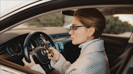 Улюблений жіночий аксесуар може бути небезпечним у разі ДТП - 285x160