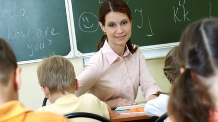 Вчителям подвоїли доплати у дев'яти областях — хто отримає більше - 285x160