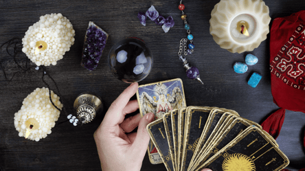 Гороскоп для всіх знаків Зодіаку на 17 жовтня 2025 за Таро - 285x160