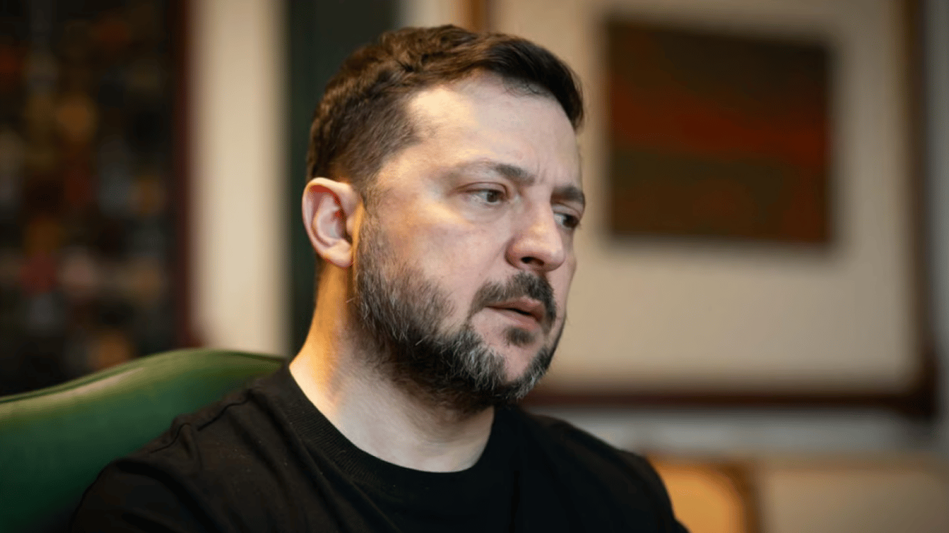 Зеленский: Вэнс помогает РФ, если гордиться остановкой помощи Украине