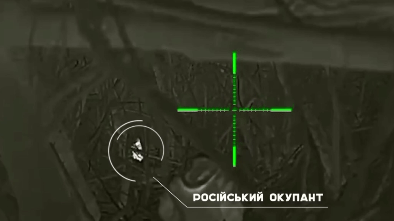 В МВС показали, як український снайпер "зняв" окупанта — відео