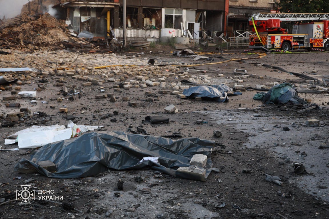Рятувальники серед постраждалих від удару по Києву 6 червня