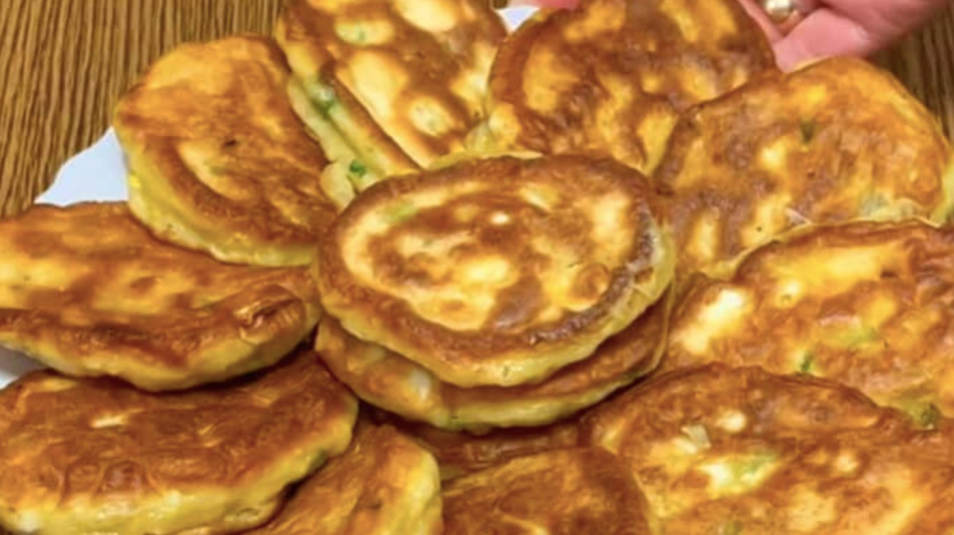 пиріжки на кефірі з яйцем і зеленою цибулею за 15 хвилин