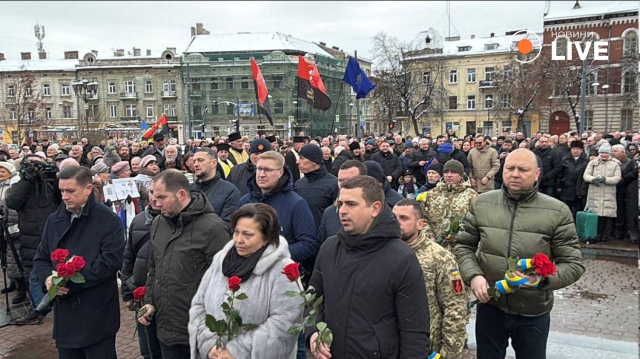 Во Львове почтили память Бандеры в день его рождения — фото - фото 3