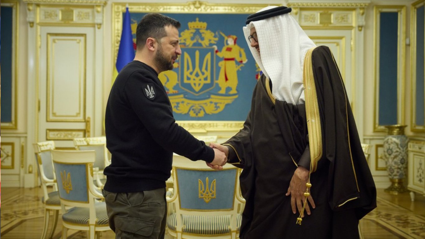 Зеленский вернулся в Украину и встретился с представителем Бахрейна