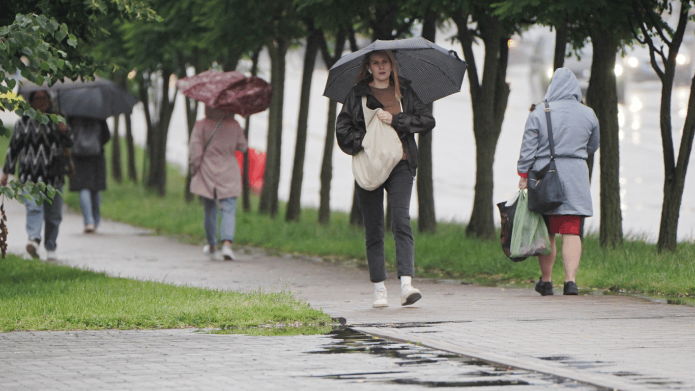 Дожди и сильный ветер: похолодает ли в Киеве завтра