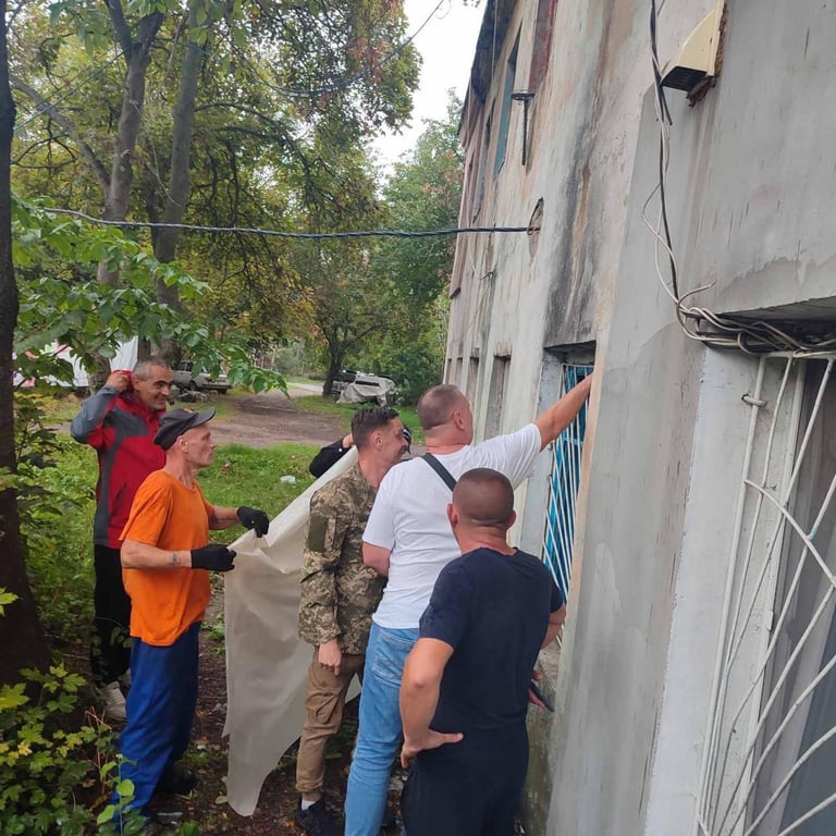 З'явились кадри пошкодженого унаслідок нічної атаки будинку в Одесі — фото - фото 2