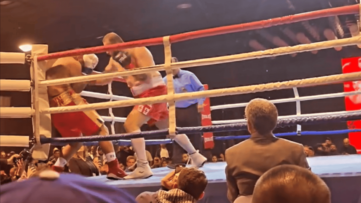 Украинский боксер Рогава выиграл очередной бой нокаутом — видео