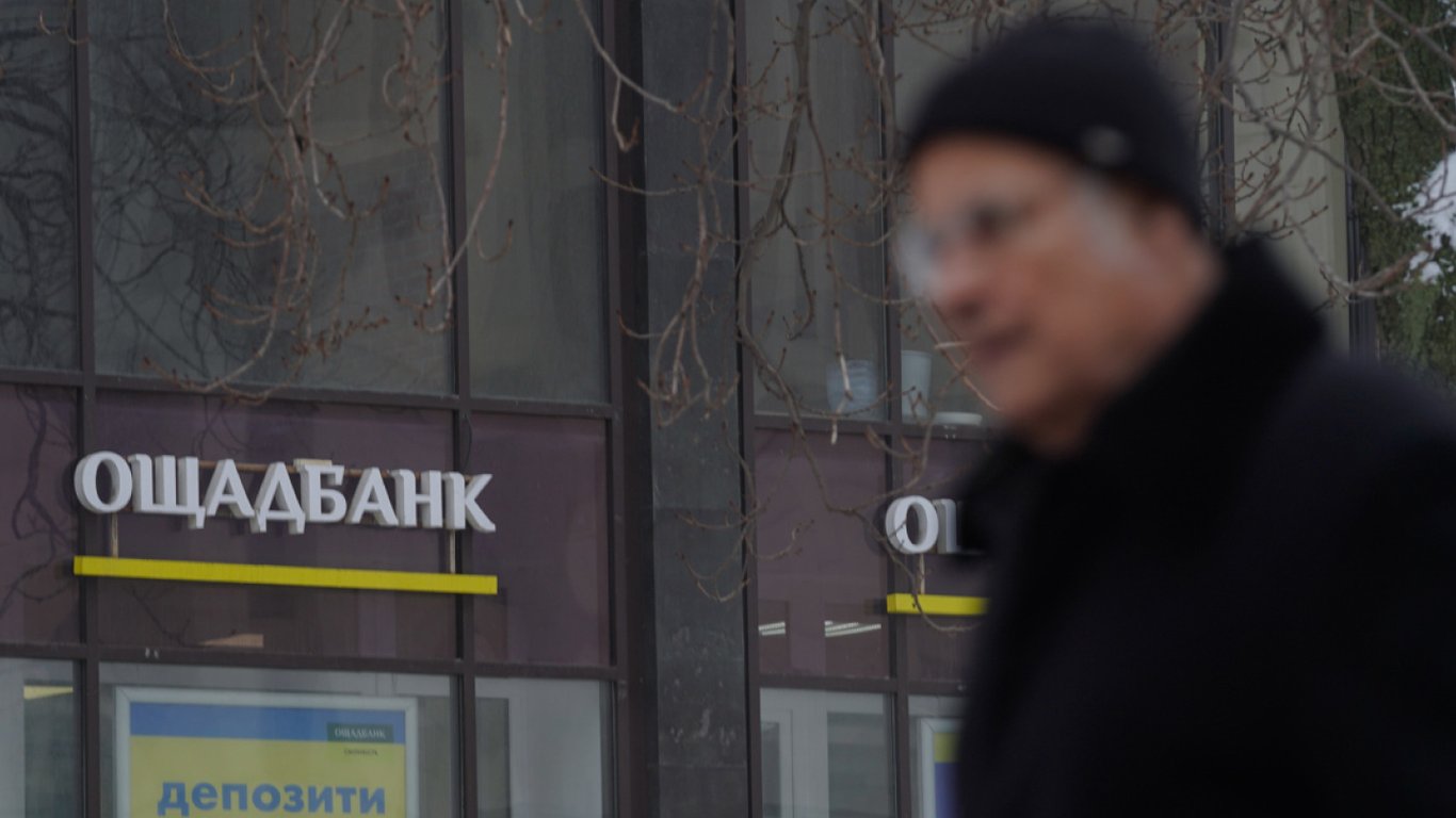 Ощадбанк взимает с заблокированных карт по 900 грн: причины