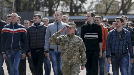 Не существует "экономического фронта", а уклонисты могут не возвращаться — военная ответила мужчинам - 290x166