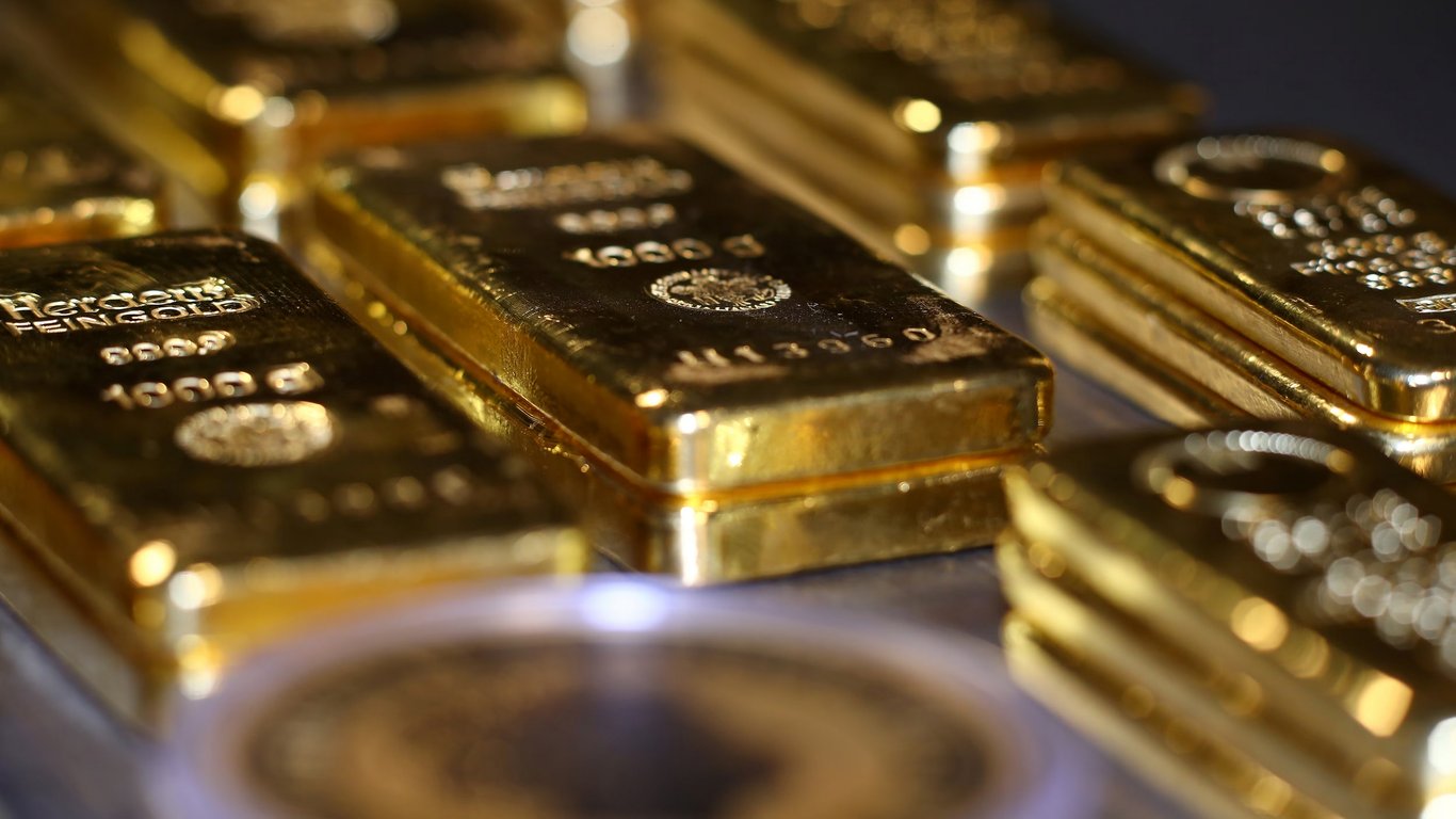 Gold prices hit record highs — Why the precious metal is soaring - 250x140