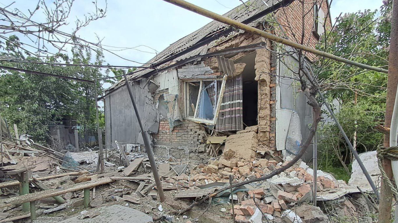 Росіяни двічі за день обстріляли Нікопольщину — які громади постраждали найбільше