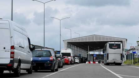 Виїзд у Молдову ускладнено — де затори на трасі Одеса-Рені - 285x160