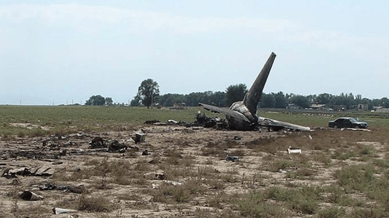 В Єнакієво впав військовий літак: що з пілотами
